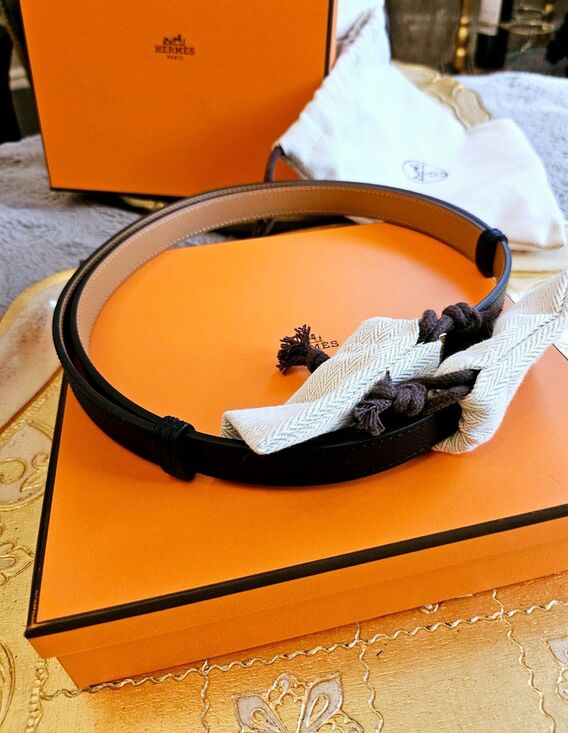 HERMES Kelly 18 adjustable belt in Black leather, yellow  display picture 3